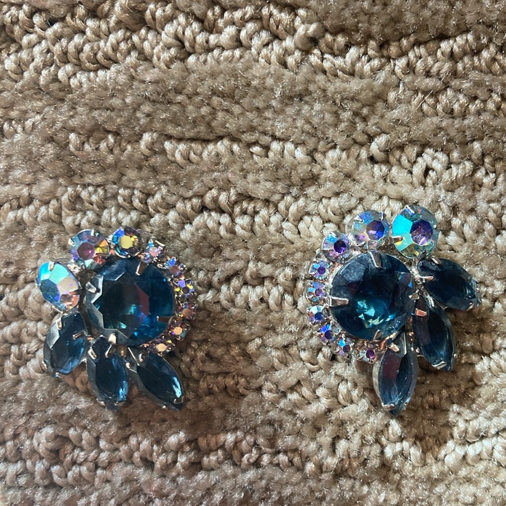 Vintage Gorgeous Blue rhinestone, AB Rhinestones Silver Tone Brooch/Pin, ER’s - Picture 4 of 8